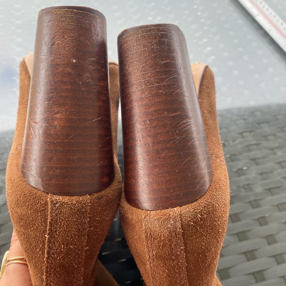 Vince Camuto size 7 brown leather suede boots with tassel. Wore  these 5-6x - Picture 5 of 6